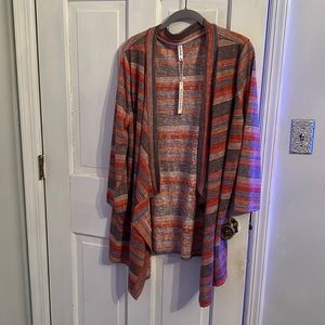 Colorful quarter sleeve cardigan!